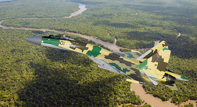Pesawat Su-35 Super Flanker, yang diincar oleh AU Indonesia, tentu saja lebih canggih. Sukhoi mengklasifikasikannya sebagai pesawat generasi ke-4++, yang berada tepat di bawah pesawat siluman generasi kelima. Foto: Sukhoi.org