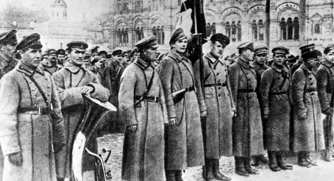 Transformasi Seragam Militer Soviet Kerap Berubah Setelah Revolusi Russia Beyond