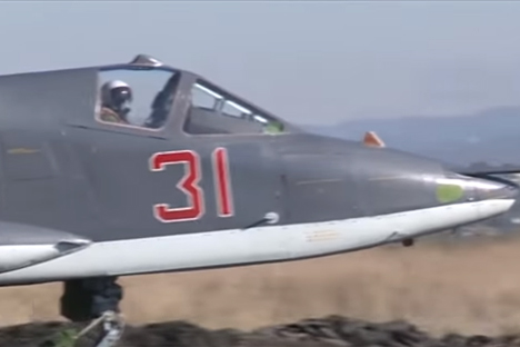 VIDEO: Pesawat Su-25 Rusia Lakukan Penerbangan Tempur Bersama MiG-29 Suriah