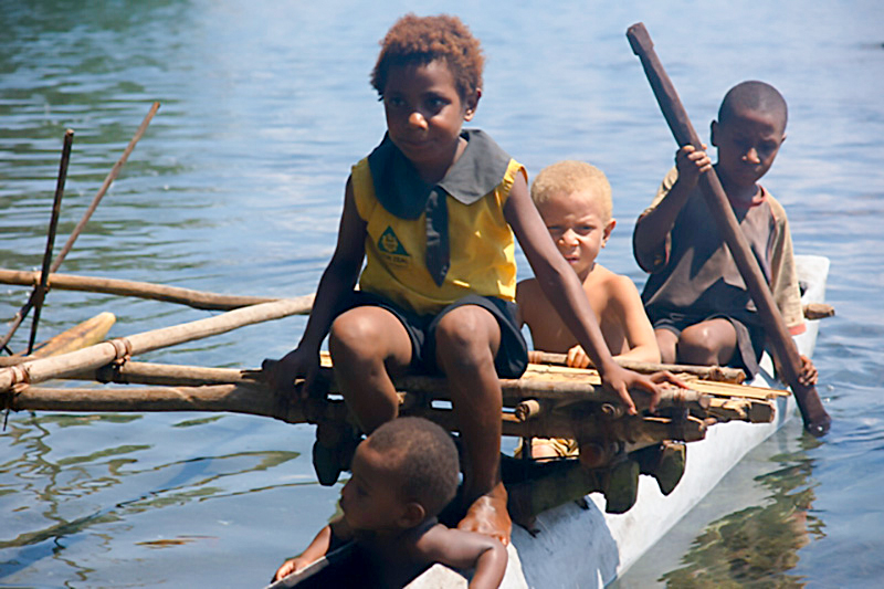 Anak-anak dari Pantai Maklay, Papua Nugini, 2010. Foto diambil dari arsip pribadi Nikolay Miklukho-Maklay. Sumber: Arsip Pribadi