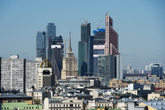 Expats and Russians try to find a common language in the classroom