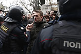 Prokhorov returns to politics as a third force