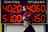 Record fall in oil prices threatens Russian budget