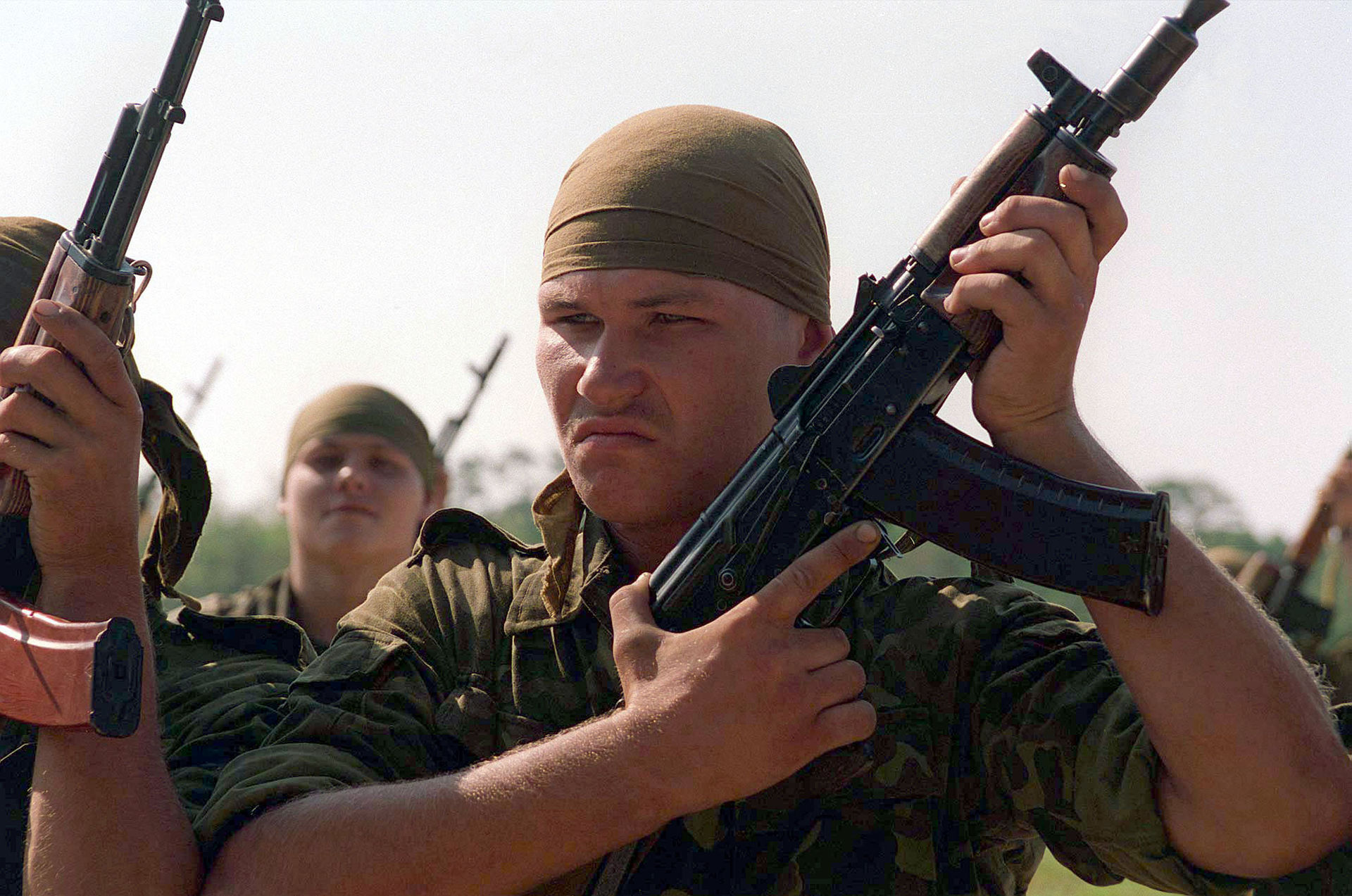 A Ukrainian Marine armed with an AKS-74U. / Public domain