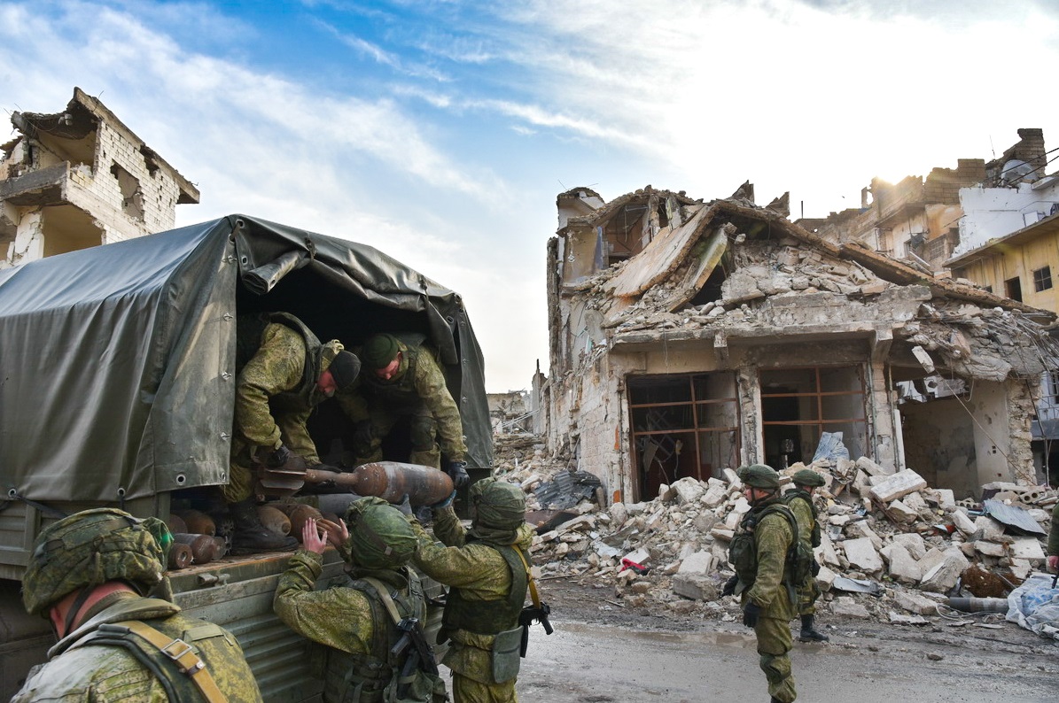 Forças russas prosseguem com desminagem em Aleppo width=