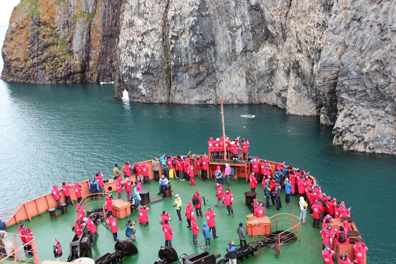 Tourists in one of the islands of the Franz Jozef Land archipelago. Source: rus-arc.ru