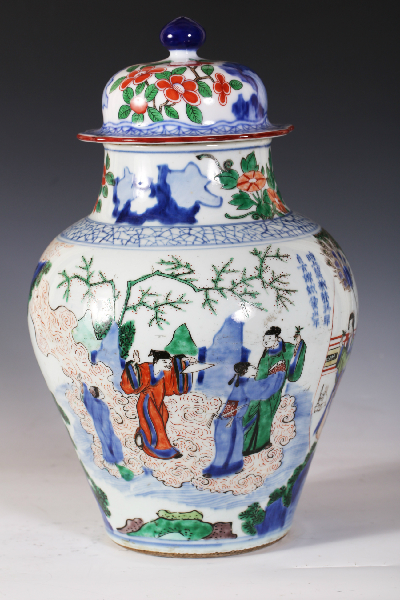 Vaso in porcellana con coperchio. Dinastia Qing, Regno di Shunzhi, Cina. 1644-1662\n