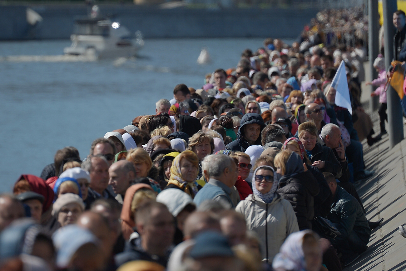 More than 25,000 came to Moscow’s downtown Cathedral of the Savior on May 22 to venerate the relics of St. Nicholas the Wonderworker that were delivered to Moscow from Italian city of Bari on May 21. / Photo: Evgheniya Novozhenina/RIA Novosti