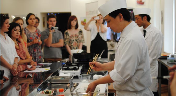 日本大使公邸料理人が技と味を披露 ロシア ビヨンド