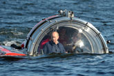 '돌싱' 터프가이 푸틴, 이번엔 잠수정 타고 심해 탐사