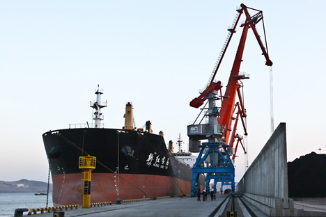 POSCO가 구입한 이 석탄은 현대상선이 임대한 중국 선박 ‘신 홍 바오시’에 실려 지난 1일 포항에 도착했다.  (사진제공=올레그 키리야노프/로시스카야 가제타)