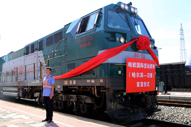 중국, 러시아 경유 독일 함부르크 행 세계 최장 화물열차노선 개통 (사진제공=EPA)