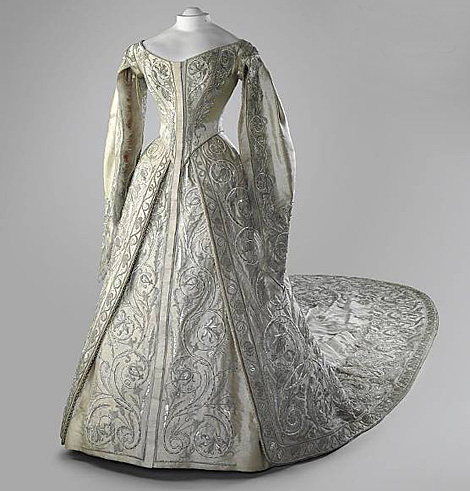알렉산드라 표도로브나 황후의 대관식 드레스, 1896 (사진제공=kreml.ru)