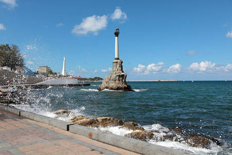 Spomenik potopljenim ruskim ladjam v Sevastopolu. Vir: Lori / Legion Media. 