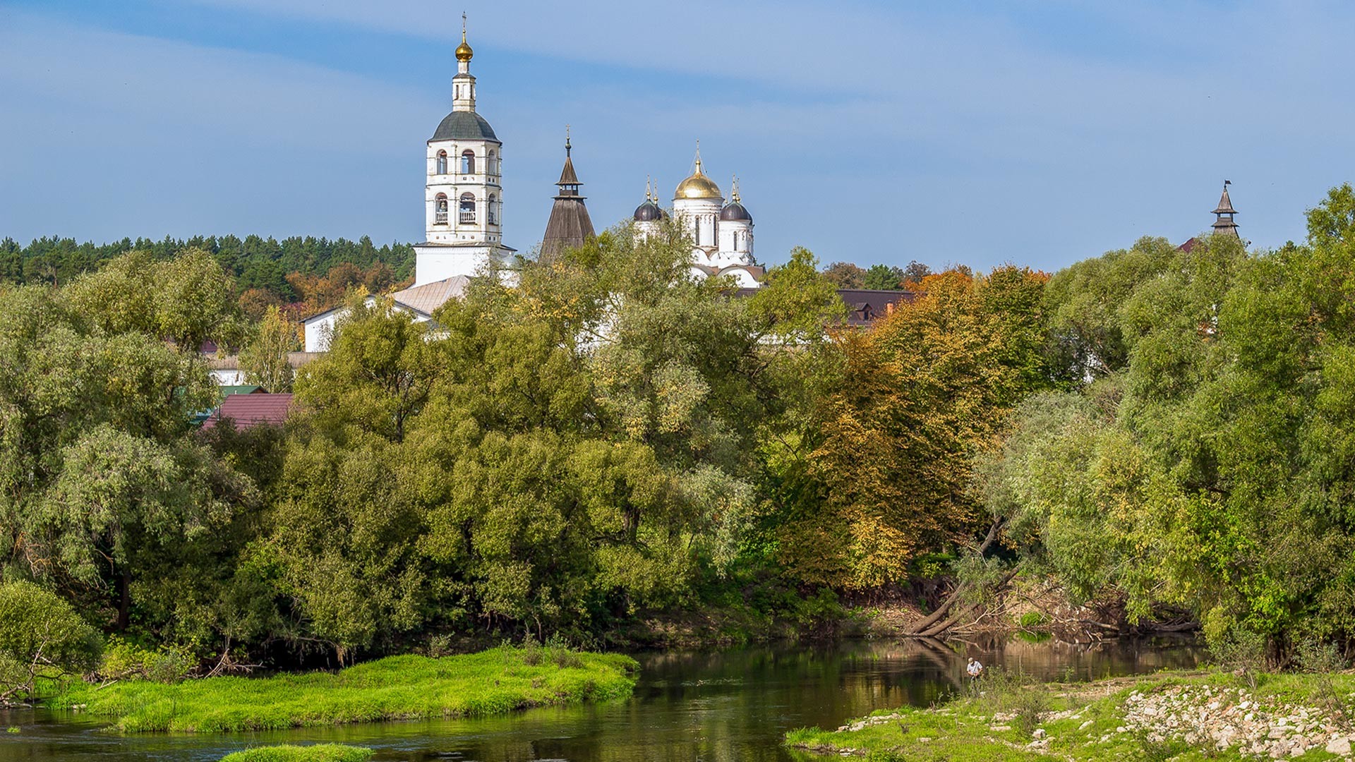 Живописный вид на долину реки Протвы и Пафнутьев-Боровский монастырь в Боровске